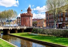 Cession, Perpignan | Le Kyriad Prestige Centre del Mon change de main View to the Canal and Castle of Perpignan in springtime. Pyrenees-Orientales, France
