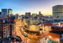 UK | À Manchester, Nobu Hospitality annonce un projet hôtelier et résidentiel, une première au Royaume-Uni! Aerial view of City Center Manchester, UK.