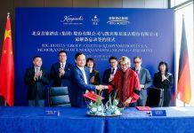 Asie | Kempinski étend son partenariat stratégique avec BTG Hotels pour développer son offre d’hôtellerie de luxe en Chine Pictured from left to right (first line): Rick Huo, Executive Vice General Manager of BTG Hotels (Group) Co.,Ltd., Chairman of NUO International Hotels Management Co.Ltd., Chairman of Key International Hotels Management Co.,Ltd; and Barbara Muckermann, Chief Executive Officer of Kempinski Hotels. Pictured from left to right (second line): Yi Qian, Director; Tyrone Tang,General Manager of NUO International Hotels Management Co.,Ltd.; Li Yun,General Manager of Beijing Tourism Group Co.,Ltd., Chairlady of BTG Hotels (Group) Co., Ltd.; David Xing, Director; Charles Stuart Dickie, Director; Yuexin He, Director.