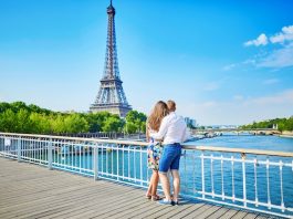 Été 2025 | L’Europe attire toujours plus de voyageurs américains Touristes à Paris