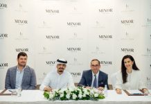 Dubaï, 08 2025 | Minor Hotels s’impose sur Palm Jumeirah avec une prise de choix Minor Hotels and Seven Tides Signing Ceremony - Moyenne