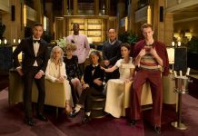 Com’ | Fairmont réinvente l’exclusivité : une campagne mondiale entre héritage cinématographique et luxe expérientiel Party Scene @ credit Fairmont Hotels
