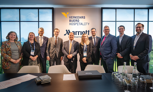 Cérémonie de signature entre Marriott International et Verkehrsbuero @ credit Marriott International