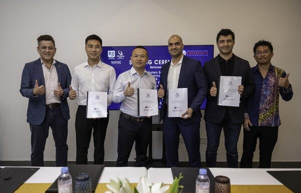 From Left to Right Yap Lip Seng - CEO RJJ Hotels Sdn. Bhd, Liu Hegeng - General Manager Hotel Department Sanher Investment & Development Co., Ltd, Zhou Ying - Director Sanher Investment & Development Co., Ltd Amin Sidek - Executive Director RJJ Hotels Sdn. Bhd Dato' Seri Shaheen Shah - Managing Director RIYAZ International Sdn. Bhd Ng Kok Ming - Director NOVAC Hospitality Sdn. Bhd