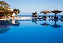Île de La Réunion | Avec la liquidation d’Apicap, des hôteliers réunionnais entre incertitude et confiance en l’avenir @ credit Exsel Créolia, piscine