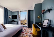 Ouverture, Paris | Hôtel Duquesne Eiffel, un premier chapitre signé Decoeur Hospitality Duquesne Eiffet, Chambre Supérieure bleue balcon@ credit Benoit Linero