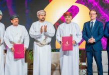 Développement, Monde | The Lux Collective : développement mondial, nouvelles ouvertures hôtelières et lancement de SOCIO à Oman Photo (Left-Right): Adanté Realty Chief Executive Officer Dr Aadil Alexander, Adrak Group of Companies Chief Executive Director Dr Thomas Alexander, Minister of Commerce HE Qais Al Yousf, Minister of Housing HE Khalfan bin Saeed Al-Shueili, The Lux Collective Chief Development Officer – EMEA Oliviero Cassini, Al Adrak Group Chief Executive Officer Mr Riyas Mohamed @ credit The Lux Collective