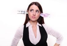 Billet d’humeur, Nice | Hôtel du Couvent : prière de ne pas déranger ! Corruption. It will keep me quiet. Bribery concept in politics, business, diplomacy. Corporate businesswoman plugs her ears with dollar banknotes, bills, covers her mouth, isolated white background