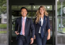 Suisse, 🎓Education | Glion accréditée Haute école spécialisée (HES) Socialising in dress code @ credit Glion