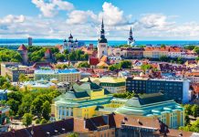 Ouverture, Estonie | Hyatt ouvre son tout premier hôtel dans les pays baltes avec le Hyatt Place Tallinn Scenic summer aerial view of the Old Town architecture in Tallinn, Estonia