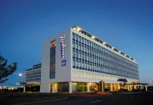 Conversion d’actifs, Islande | D’hôtel à campus : le cas de l’ancien Radisson Blu Saga de Reykjavik L'ancien Radisson Blu Saga @ credit Radisson