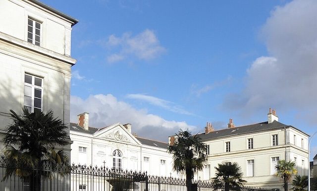 Hôtel-Dieu de Rennes @ credit Wikipedia commons