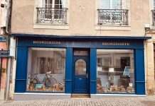 Retail✔️Hôtellerie, pari gagnant | À Romans-sur-Isère, les boutiques vides se réinventent en hébergements inclusifs ! Le bouquiniste @ credit Ben in Shop