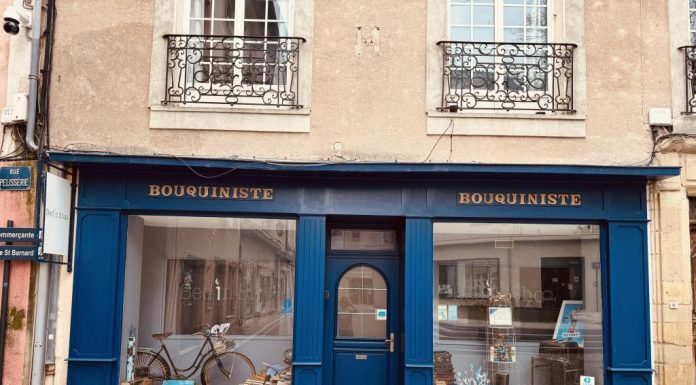 Le bouquiniste @ credit Ben in Shop
