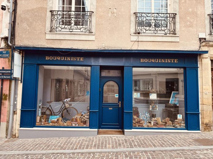 Le bouquiniste @ credit Ben in Shop