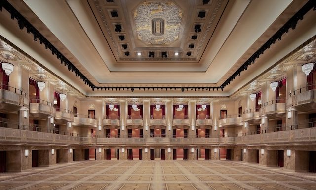 Waldorf-Astoria-New-York_Grand-Ballroom_Hilton