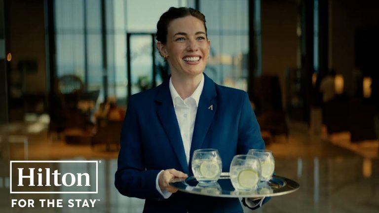 Com&rsquo; | Hilton mise sur le luxe et l’expérience dans ses nouvelles campagnes publicitaires
