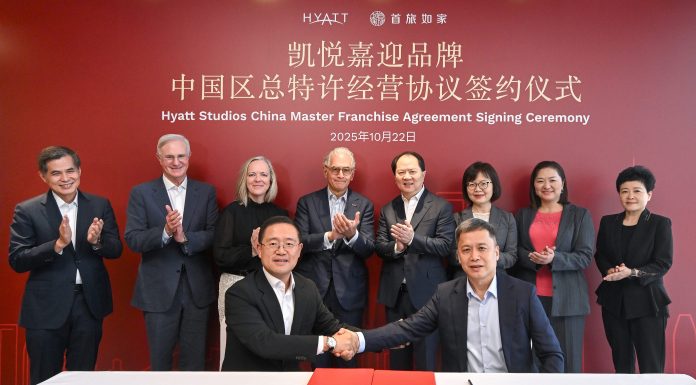 Cérémonie de signature Hyatt et Homeinns @ credit Hyatt