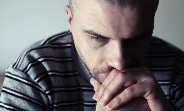 Homme confronté à des difficultés personnelles @ credit Depositphotos