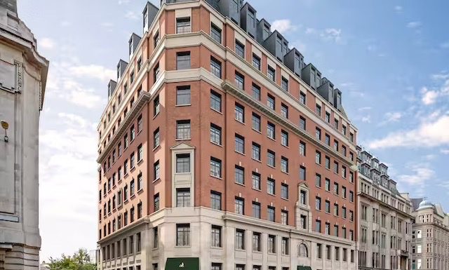 @ credit The Derby London City, Curio Collection by Hilton - Moyenne