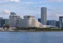 Asie | Hilton franchit le cap des 888* hôtels en Chine et vise un doublement de son portefeuille Waldorf Astoria Shanghai Qiantan Exterior Day @ credit Hilton
