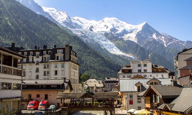 Chamonix avec le Mont-blanc @ credit Depositphotos.com