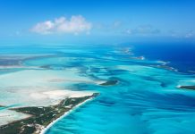 Ouvertures 2026 et perspectives, Caraïbes | Les Bahamas, nouvelle destination du luxe caribéen : Six Senses, Aman, Bvlgari et Ritz-Carlton Reserve attendus Les Bahamas vue du ciel @ credit Depositphotos.com