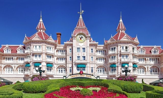 Image of the entrance in Disneyland Park from Paris.