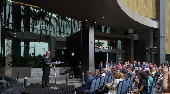 Le Président Walter Robinson OAM, inauguration du Cabravale Club Resort