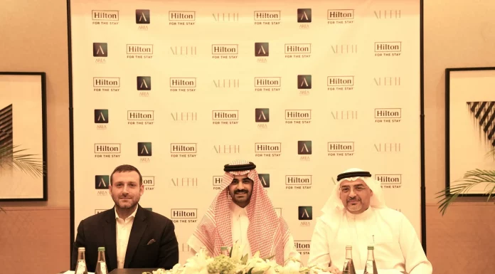 Cérémonie de signatre entre Aleph Hospitality and Hilton