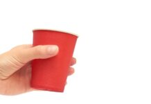 France 🇫🇷, RSE | Gobelets plastiques : le report à 2030 fissure le mythe du « c’est l’Europe » et l’anticipation réglementaire Gobelet jetable @ credit depositphotos.com