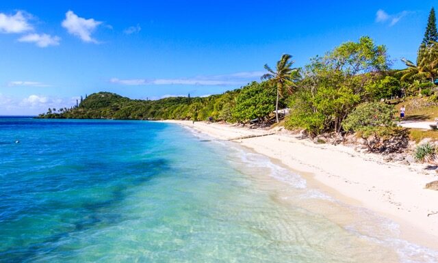 Plage de Lifou @ credit Depositphotos.com