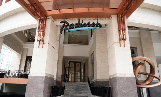 @ Radisson Hotel Chateau De Bangkok_Hotel Entrance