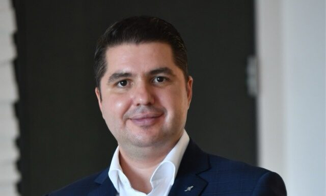Milan-Jajcanin-as-Hotel-Manager-of-Avani-Barbarons-Seychelles