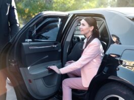 Luxe & Mobilité, c-levels | Uber rachète Blacklane et accélère sur le transport de luxe pour cadres chauffeur @ credit Depositphotos