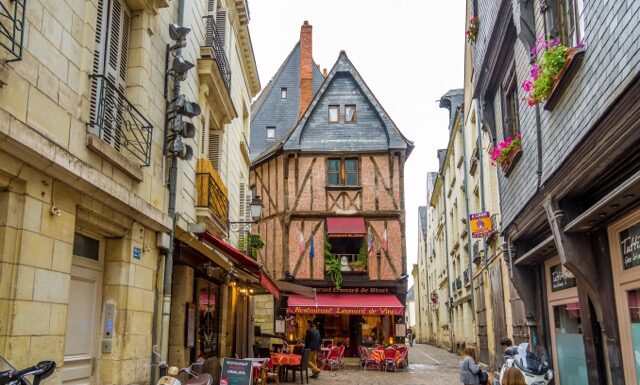Vieille ville de Tours @ credit Depositphotos
