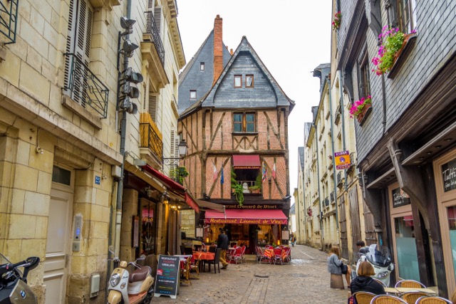 Vieille ville de Tours @ credit Depositphotos