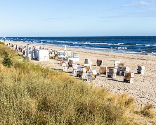 Opérateur, Allemagne | 1912 Hotels reprend l’exploitation du Strandhotel Ahlbeck sur l’île d’Usedom Popular Baltic sea beach on Usedom island