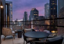 NYC, USA | The Livingston ouvre ses portes à Brooklyn : le premier hôtel Hyatt de l’arrondissement rejoint la collection JdV Livingston Balcony dusk @ credit Hyatt