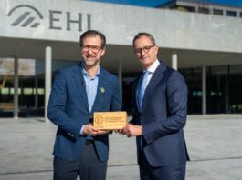 RSE | L’EHL obtient la certification B Corp et renforce son engagement pour une hospitalité durable Jonathan Normand, CEO & Founder of B Lab Switzerland and Markus Venzin, CEO of EHL © 2026 EHL