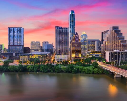 Développement | Emerald Stay s’implante aux États-Unis avec une prise de participation majoritaire dans French Cowboys Homes à Austin Austin, Texas Skyline