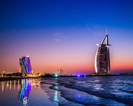 Émirats | UAE Hospitality Barometer (Juniper Strategy x GRIF*) : recul de -27% mais confiance en forte hausse à 12 mois pour le secteur hôtelier et restauration des Émirats Dubaï @ credit Depositphotos