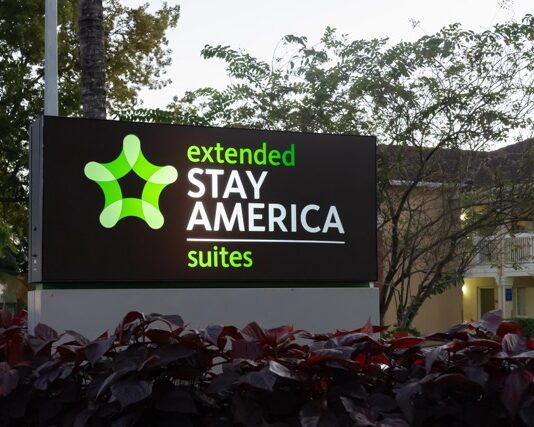 Nouveau segment | De l’algeco à l’hôtel : le workforce housing, futur terrain de jeu des opérateurs hôteliers ? Extended Stay America @ credit Depositphotos