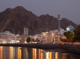 Oman | Tivoli Hotels & Resorts inaugure le Tivoli LA VIE Muscat Hotel & Residences à Muscat Muttrah Corniche at dusk, Muscat, Sultanate of Oman