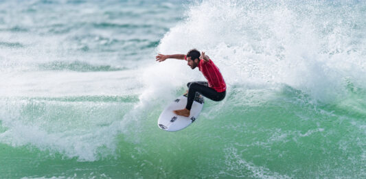 2027, Portugal | iLanga Capital lance la construction de l’OHAI Peniche, eco-resort de luxe de 50 millions d’euros sur la « côte surf » portugaise Jérémy Florès surfe à Peniche, Portugal