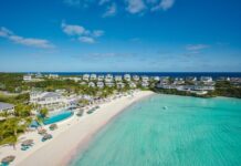 Caraïbes | Southworth investit 350 M$ dans la transformation de The Abaco Club aux Bahamas The new Bay Club (left) overlooking Winding Bay at The Abaco Club (Courtesy of Southworth)