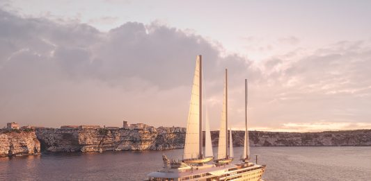 Grands voiliers de luxe | L’ Orient Express Corinthian baptisé à Saint-Nazaire : le plus grand voilier du monde prend la mer