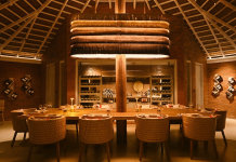 F&B | NH Collection Maldives dévoile Caravela, un storytelling hospitality difficilement transposable en Europe Communal Table of Caravela Fine Dining Restaurant at NH Collection Maldives Reethi Resort