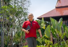 Monde | Anantara Hotels & Resorts lance « People Who Inspire » pour célébrer 25 ans d’hospitality expérientielle Yingsuphat “Alex” Wrarapho, Chief Experience Insider at Anantara Hua Hin Resort