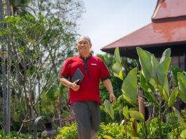 Monde | Anantara Hotels & Resorts lance « People Who Inspire » pour célébrer 25 ans d’hospitality expérientielle Yingsuphat “Alex” Wrarapho, Chief Experience Insider at Anantara Hua Hin Resort